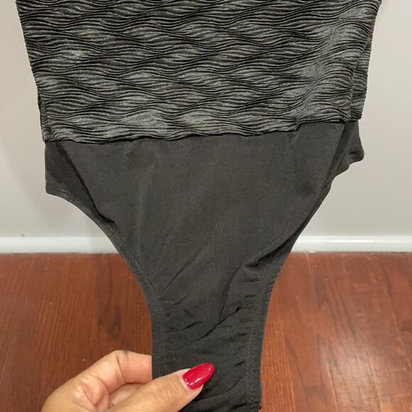 LOVE CULTURE TOP CHIC Black Ruffled Bodysuit NWT - Picture 4 of 5